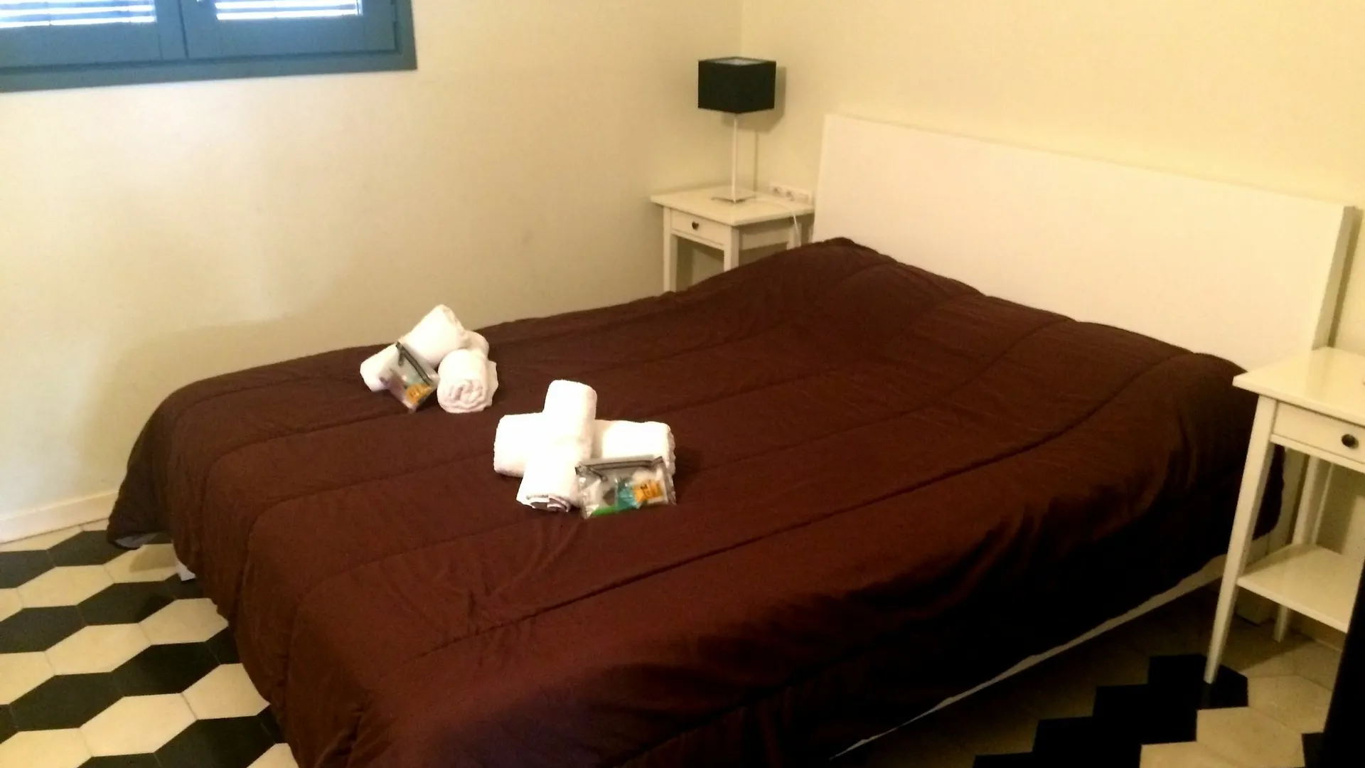 Moderno Apartamento Sobre El Rio 赫罗纳
