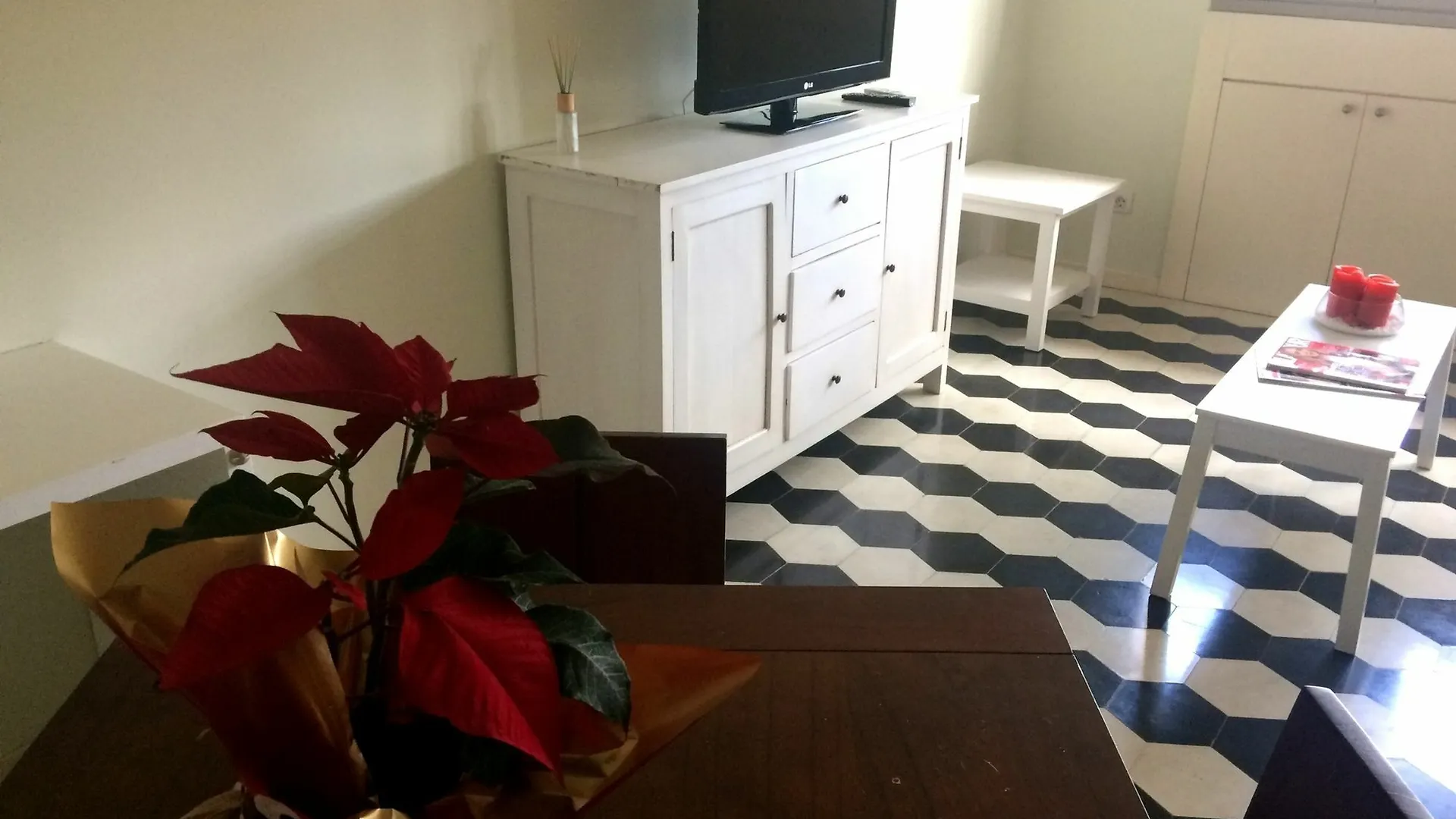 Moderno Apartamento Sobre El Rio 赫罗纳